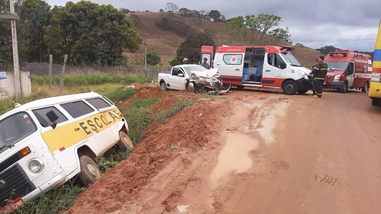 Acidente Entre Kombi Escolar E Saveiro Deixa Dois Feridos No Sul