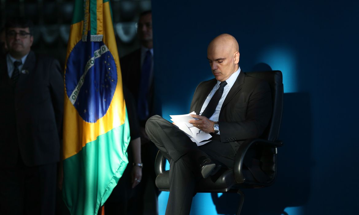 Alexandre de Moraes é hostilizado na Itália e políticos pedem punição