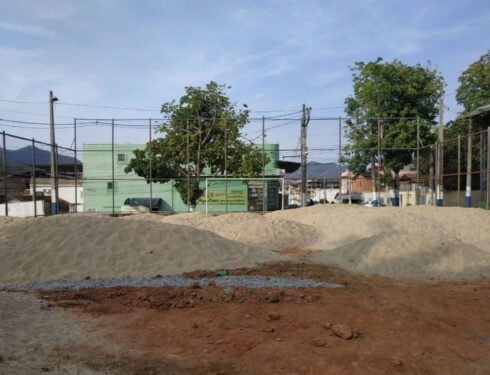 Centro de treinamento de esportes na areia no bairro BNH de Cima