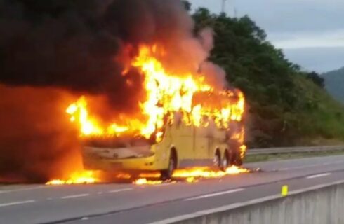 Ônibus da Itapemirim em chamas