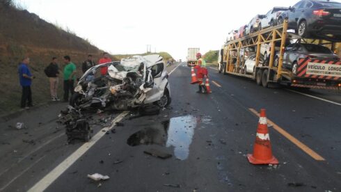 acidente-carro-carreta-br-101-aracruz-27-05-2024