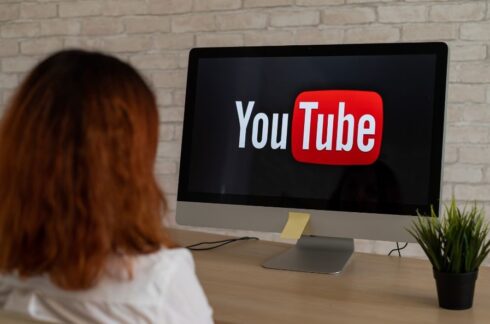 Justiça suspende vídeos de youtubers que atuam na área policial