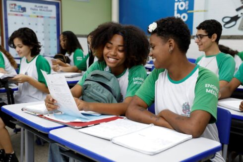 estudantes-alunos-sala-de-aula-14-08-2024