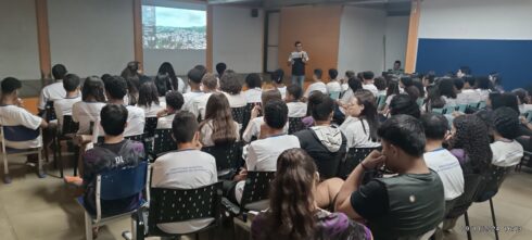 Apresentação no Colégio Galdino TheodoroA-18-10-2024